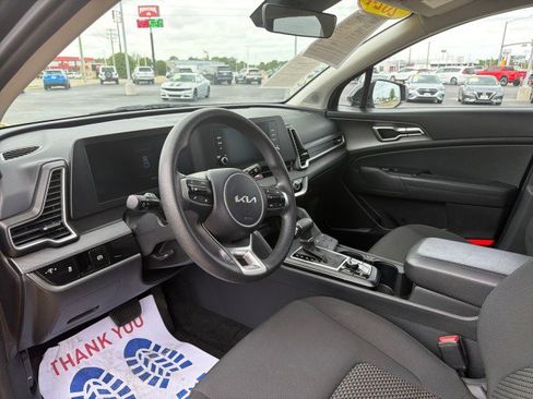 Used 2024 Kia Sportage LX image 12