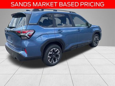 Used 2025 Subaru Forester Premium AWD/4WD image 4