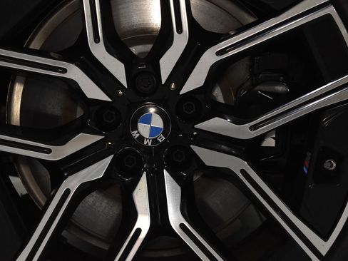 Used 2025 BMW i7 xDrive60 AWD/4WD image 12