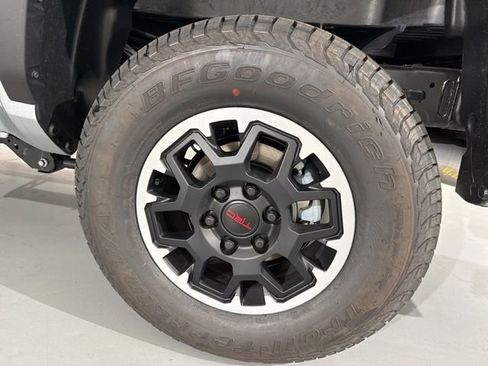 New 2025 Toyota Tacoma TRD Off-Road image 12