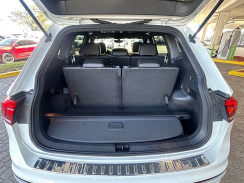 Used 2021 Volkswagen Tiguan SE R-Line image 31