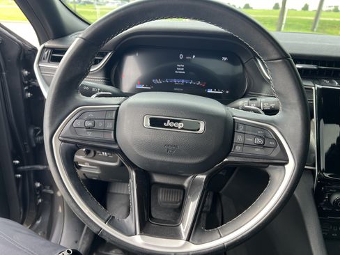 Used 2022 Jeep Grand Cherokee Altitude AWD/4WD image 15