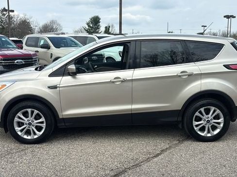 Used 2017 Ford Escape SE image 4