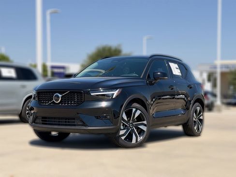 New 2026 Volvo XC40 B5 Plus w/ Climate Package AWD/4WD image 2
