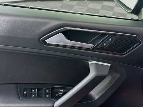 Used 2018 Volkswagen Tiguan SE image 15