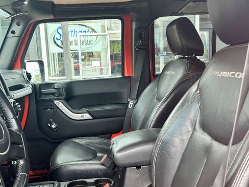 Used 2015 Jeep Wrangler Unlimited Rubicon w/ Dual Top Group AWD/4WD image 7