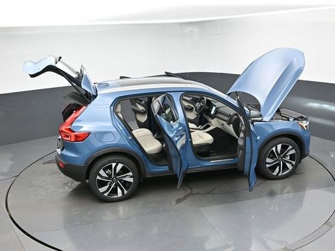 Used 2023 Volvo XC40 B5 Plus w/ Driver Assist Package AWD/4WD image 48