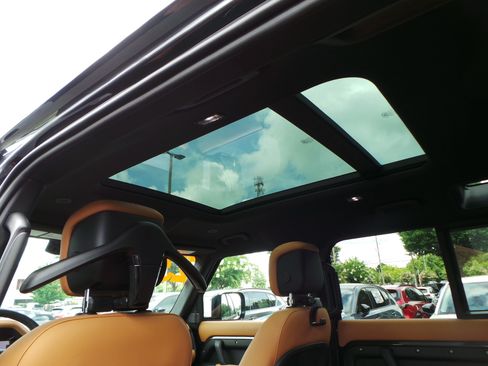 Used 2023 Land Rover Defender 110 V8 AWD/4WD image 8