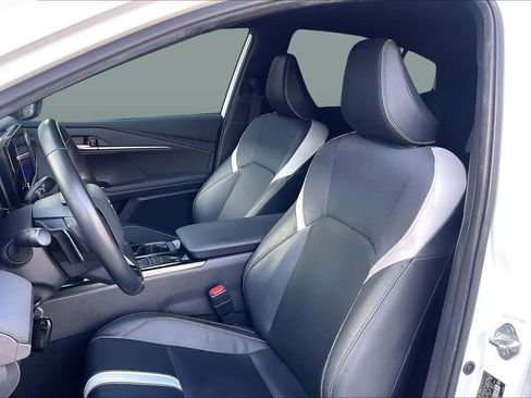 Used 2025 Toyota Camry SE image 7