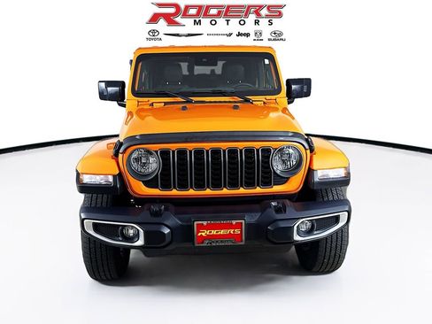 Certified 2025 Jeep Gladiator Sport w/ Premium Package AWD/4WD image 2