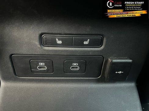 Used 2025 Land Rover Range Rover Velar Dynamic SE AWD/4WD image 35