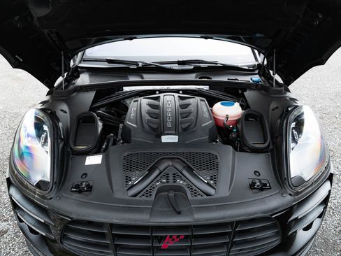 Used 2017 Porsche Macan Turbo image 37