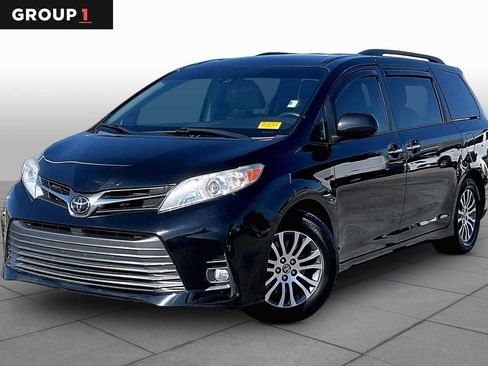 Used 2019 Toyota Sienna XLE FWD image 1