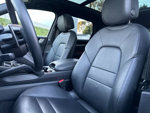 Used 2025 Porsche Cayenne image 5