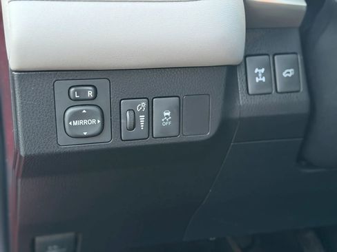 Used 2015 Toyota RAV4 XLE image 37