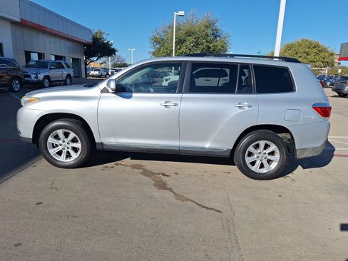 Used 2011 Toyota Highlander 2WD image 3