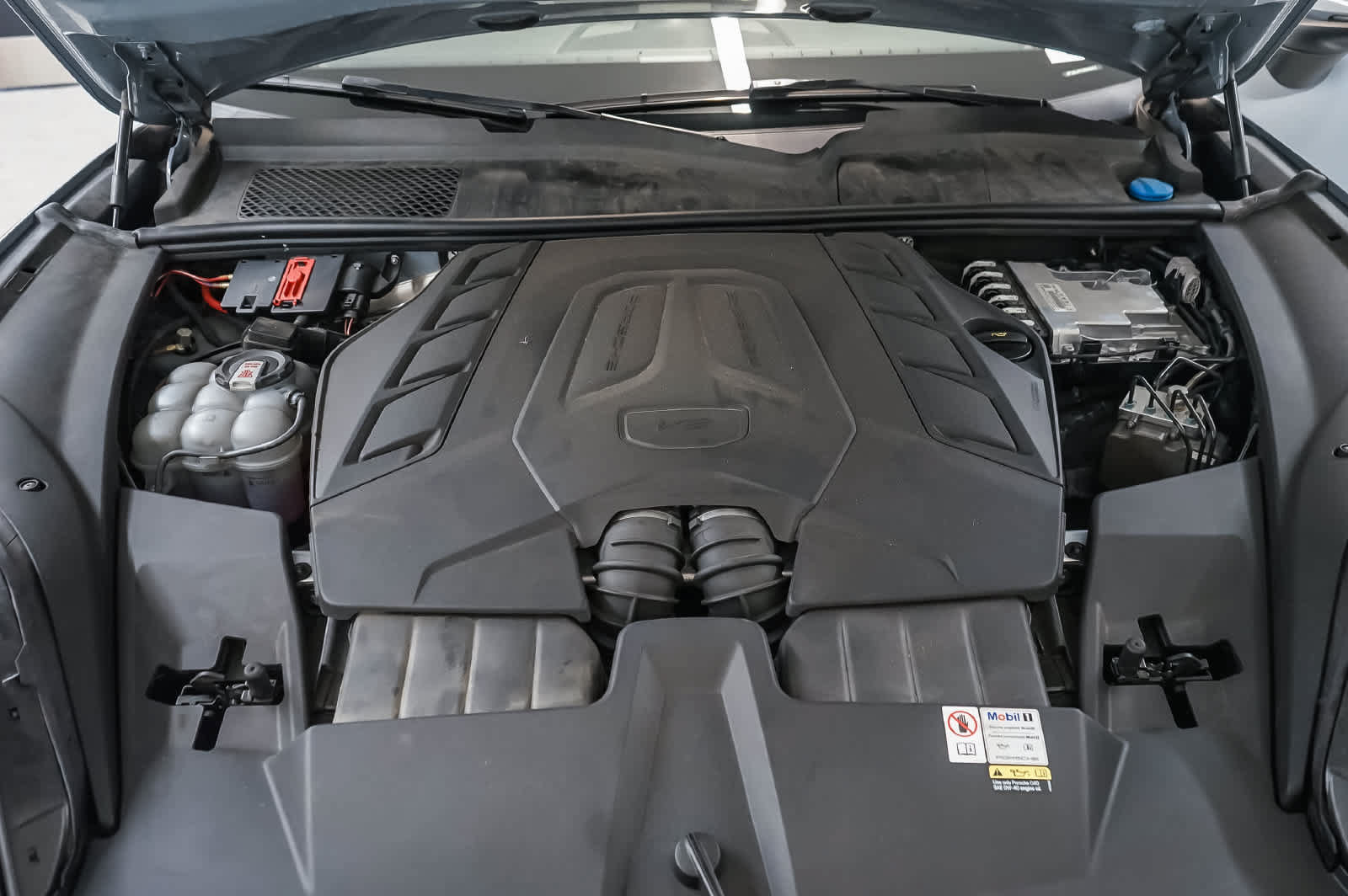 Certified 2024 Porsche Cayenne S AWD/4WD image 33