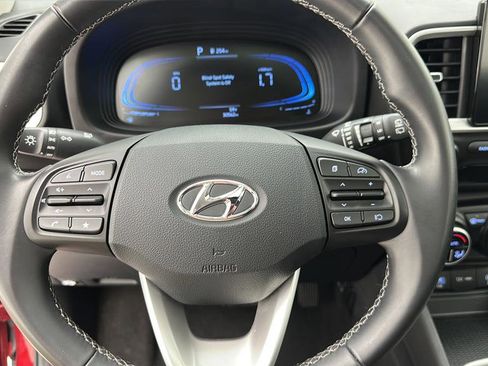 Used 2025 Hyundai Venue SEL FWD image 16