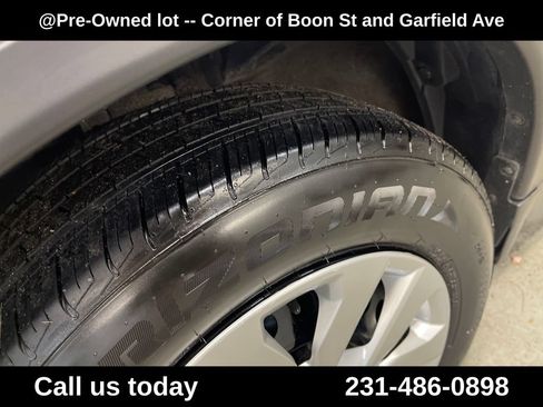Used 2018 Nissan Rogue S AWD/4WD image 6