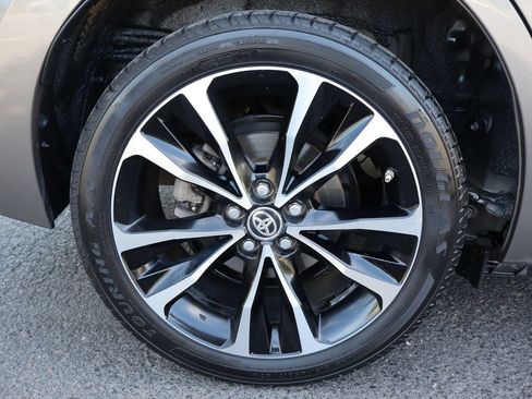 Used 2018 Toyota Corolla SE w/ Carpet Mat Package (TMS) FWD image 43