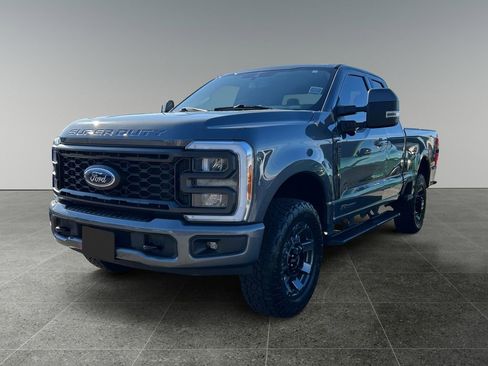 Used 2023 Ford F250 Lariat w/ Sport Appearance Package AWD/4WD image 3
