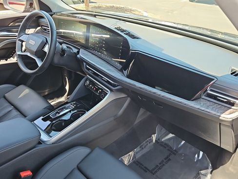 Used 2025 Audi Q5 Premium Plus w/ Premium Plus AWD/4WD image 29