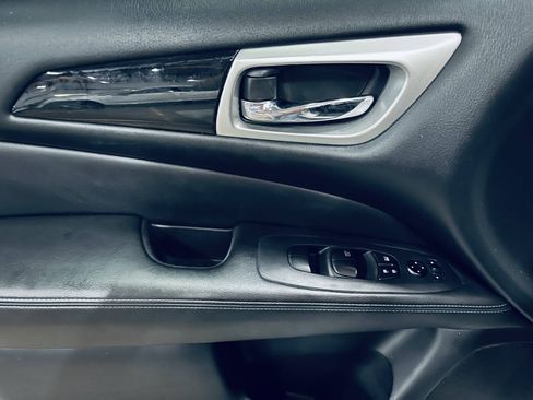 Used 2019 Nissan Pathfinder S FWD image 36