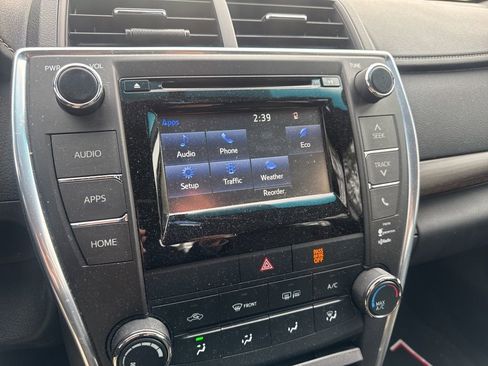 Used 2015 Toyota Camry LE image 3