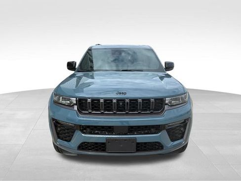 Used 2026 Jeep Grand Cherokee L Limited AWD/4WD image 3