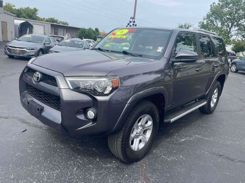 Used 2015 Toyota 4Runner SR5 w/ Four Season Floor Mat Package AWD/4WD image 3