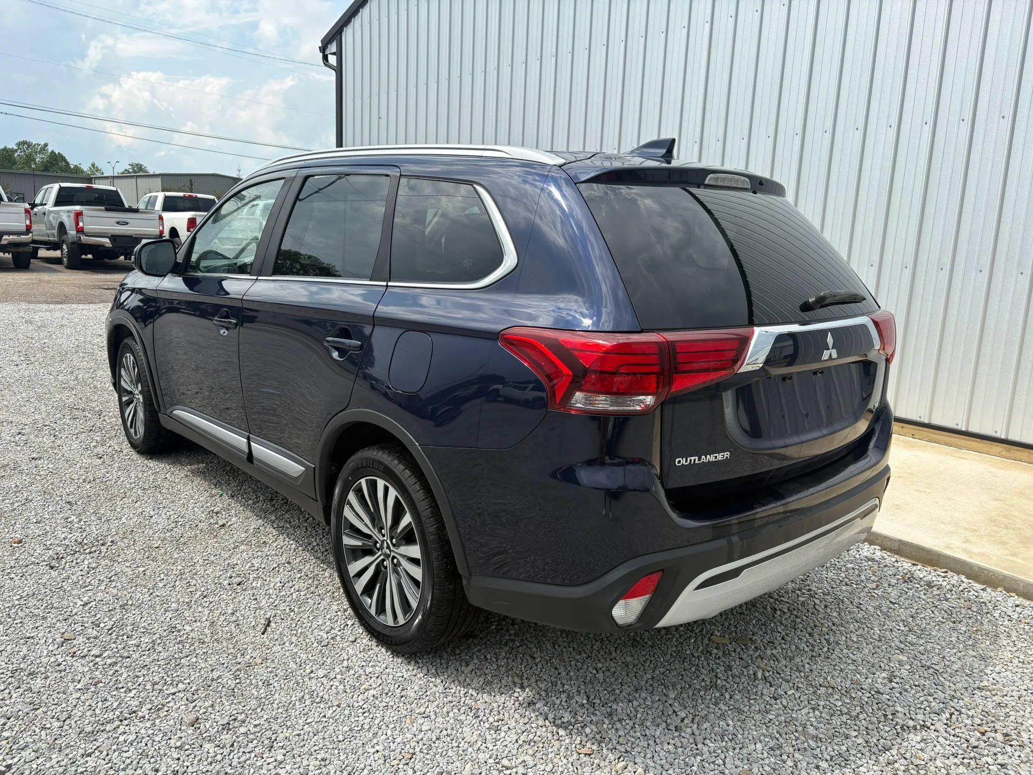 Used 2020 Mitsubishi Outlander SEL AWD/4WD image 2