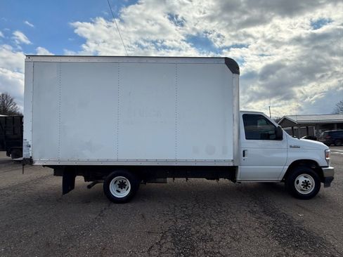 Used 2022 Ford E-350 and Econoline 350 Super Duty w/ Power Windows & Locks Group image 5