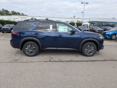 New 2025 Nissan Pathfinder SV w/ SV Premium Package image 2