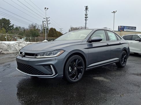 New 2026 Volkswagen Jetta SE image 2