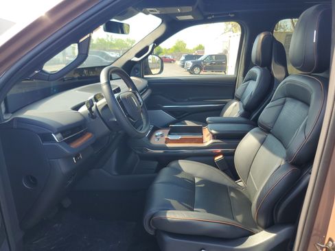 New 2026 Lincoln Navigator L Black Label AWD/4WD image 12