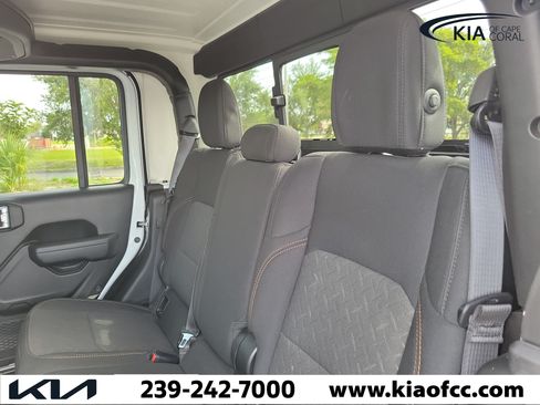 Used 2026 Jeep Gladiator Mojave AWD/4WD image 10