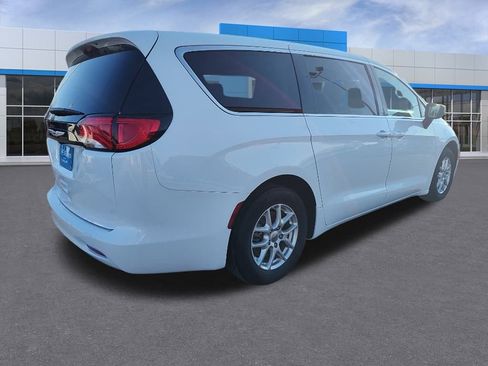 Used 2023 Chrysler Voyager LX image 4