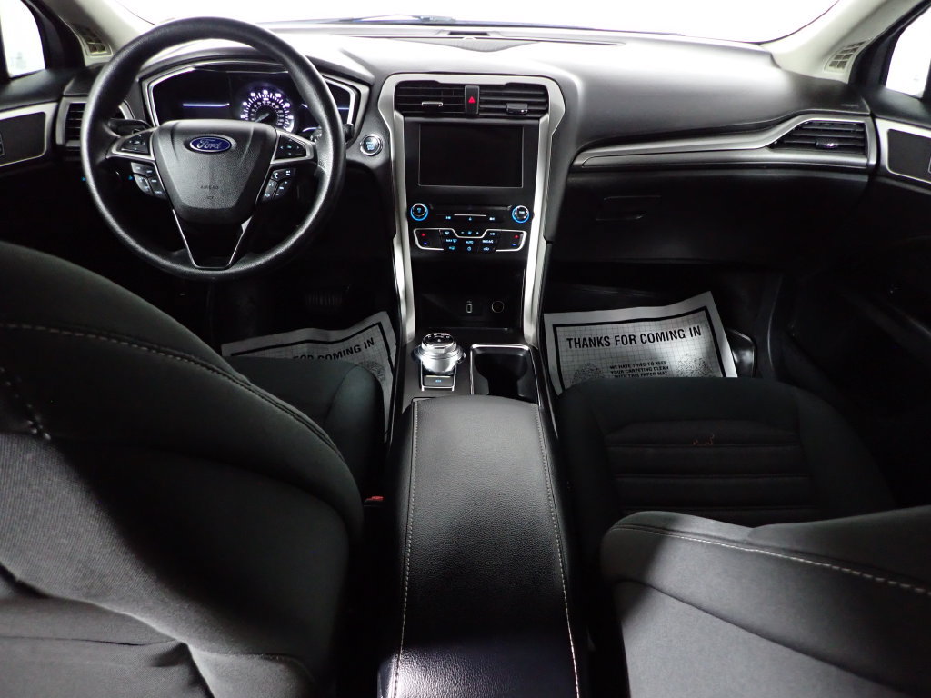 Used 2017 Ford Fusion SE w/ Fusion SE Technology Package FWD image 28