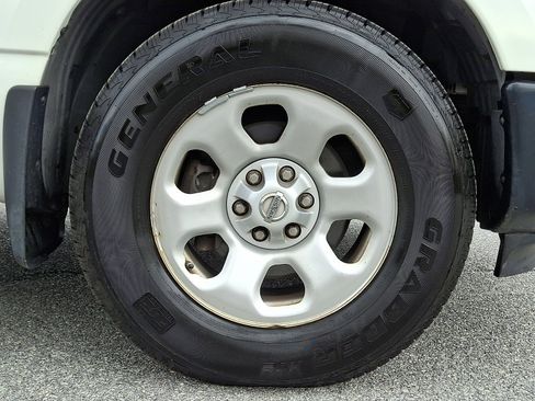 Used 2017 Nissan Titan S image 8