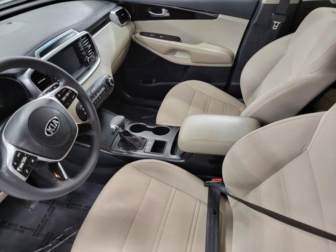 Used 2020 Kia Sorento LX FWD image 9