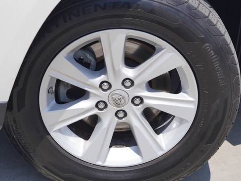 Used 2013 Toyota Highlander Plus FWD image 12
