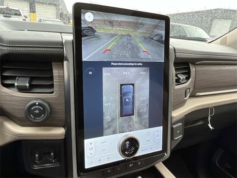 Used 2023 Ford Expedition Limited image 38