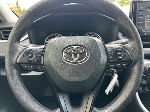 Used 2021 Toyota RAV4 LE image 25