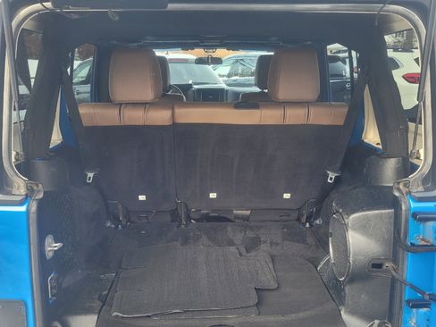 Used 2011 Jeep Wrangler Unlimited Rubicon w/ Dual Top Group image 28