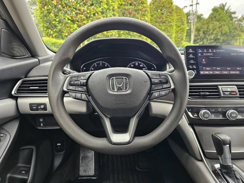 Used 2018 Honda Accord EX image 19