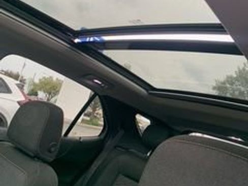 Used 2018 Chevrolet Equinox LT image 4