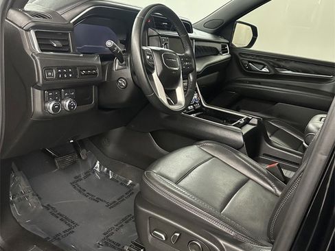 Used 2023 GMC Yukon XL Denali image 11