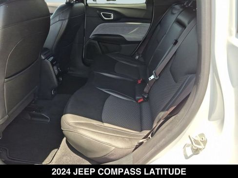 Used 2024 Jeep Compass Latitude AWD/4WD image 16