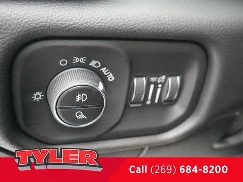 New 2026 RAM 1500 4x4 Crew Cab image 23