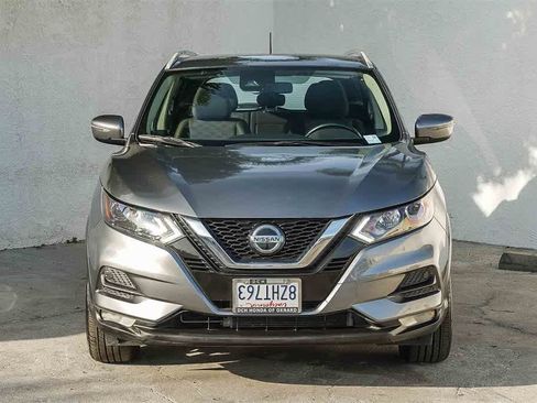 Used 2021 Nissan Rogue Sport SV image 2
